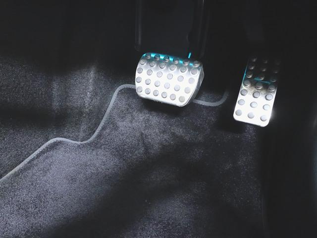 Aクラスセダン A180 セダン AMGライン ベーシックパッケージ Bluetooth接続 ETC LEDヘッドライト アイドリングストップ クルーズコントロール コネクテッド機能 シートヒーター トランクスルー ナビ バックモニター(9枚目)