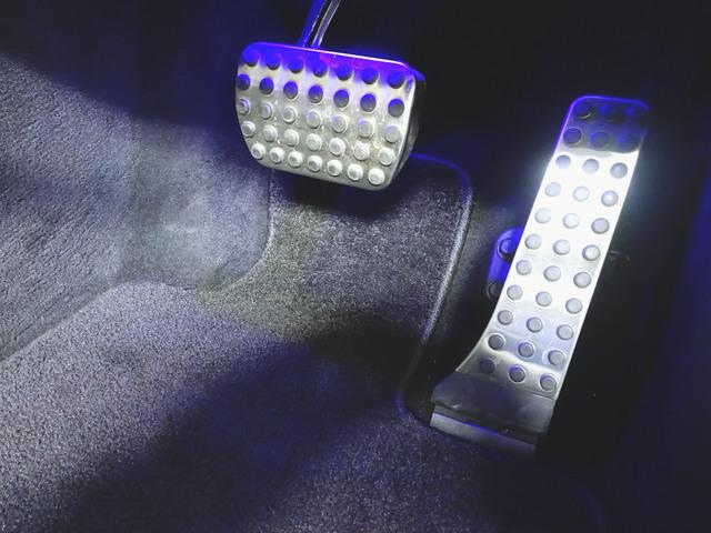 GLC GLC220 d 4マチック レザーエクスクルーシブパッケージ AMGライン Bluetooth接続 ETC LEDヘッドライト TV アイドリングストップ クルーズコントロール コネクテッド機能 サイドカメラ(9枚目)