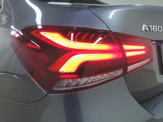 Aクラスセダン A180 スタイル セダン レーダーセーフティーパッケージ ナビゲーションパッケージ Bluetooth接続 ETC LEDヘッドライト TV アイドリングストップ クルーズコントロール コネクテッド機能 シートヒーター(4枚目)