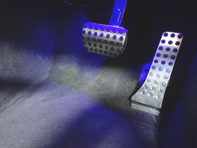 Cクラス C220 d アバンギャルド リアアクスルステアリング AMGライン ベーシックパッケージ Bluetooth接続 ETC LEDヘッドライト TV アイドリングストップ クルーズコントロール コネクテッド機能 サイドカメラ シートヒーター トランクスルー(9枚目)