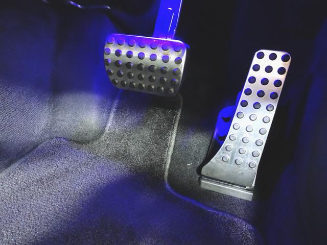 Ｃクラス Ｃ１８０　アバンギャルド　ＡＭＧラインパッケージ　ベーシックパッケージ　Ｂｌｕｅｔｏｏｔｈ接続　ＥＴＣ　ＬＥＤヘッドライト　ＴＶ　アイドリングストップ　クルーズコントロール　コネクテッド機能　サイドカメラ　シートヒーター（9枚目）