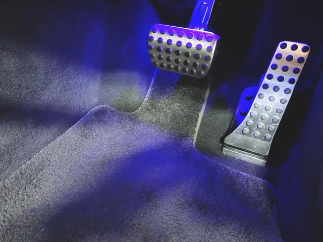 Cクラス C200 アバンギャルド リアアクスルステアリング AMGライン ベーシックパッケージ Bluetooth接続 ETC LEDヘッドライト TV アイドリングストップ クルーズコントロール コネクテッド機能 サイドカメラ シートヒーター トランクスルー(9枚目)