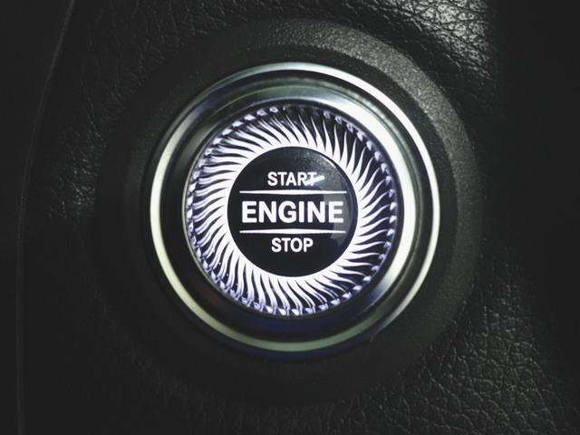 Ｃクラス Ｃ２００　ローレウスエディション　スポーツプラスパッケージ　レザーエクスクルーシブパッケージ　Ｂｌｕｅｔｏｏｔｈ接続　ＥＴＣ　ＬＥＤヘッドライト　ＴＶ　アイドリングストップ　クルーズコントロール　コネクテッド機能　サイドカメラ（15枚目）