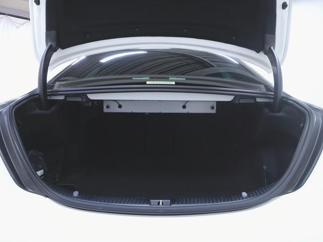 Ｃクラス Ｃ２００　ローレウスエディション　スポーツプラスパッケージ　レザーエクスクルーシブパッケージ　Ｂｌｕｅｔｏｏｔｈ接続　ＥＴＣ　ＬＥＤヘッドライト　ＴＶ　アイドリングストップ　クルーズコントロール　コネクテッド機能　サイドカメラ（27枚目）