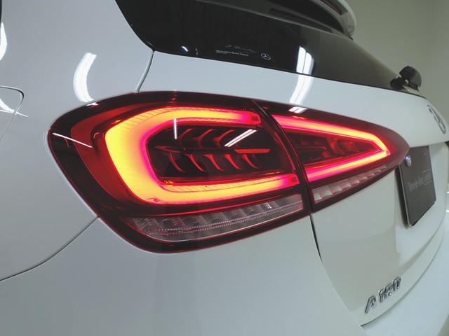 Aクラス A180 ナビゲーションパッケージ Bluetooth接続 ETC LEDヘッドライト TV アイドリングストップ クルーズコントロール コネクテッド機能 トランクスルー ナビ バックモニター フロアマット(5枚目)