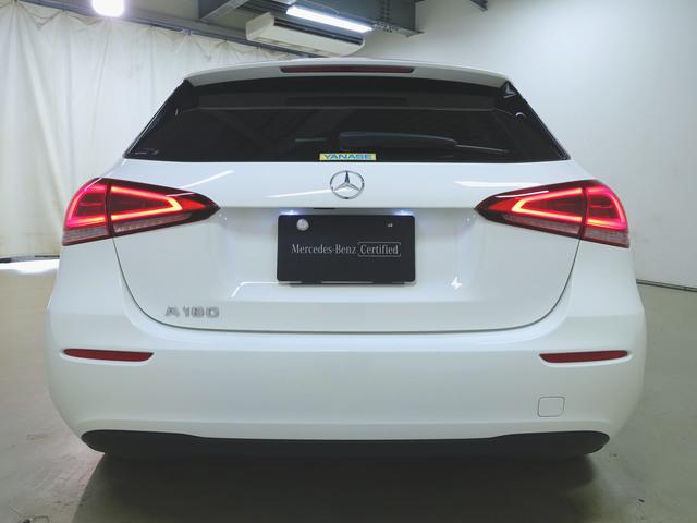 Aクラス A180 ナビゲーションパッケージ Bluetooth接続 ETC LEDヘッドライト TV アイドリングストップ クルーズコントロール コネクテッド機能 トランクスルー ナビ バックモニター フロアマット(7枚目)