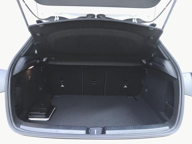 Aクラス A180 ナビゲーションパッケージ Bluetooth接続 ETC LEDヘッドライト TV アイドリングストップ クルーズコントロール コネクテッド機能 トランクスルー ナビ バックモニター フロアマット(26枚目)