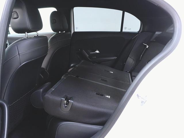 Aクラス A180 ナビゲーションパッケージ Bluetooth接続 ETC LEDヘッドライト TV アイドリングストップ クルーズコントロール コネクテッド機能 トランクスルー ナビ バックモニター フロアマット(29枚目)