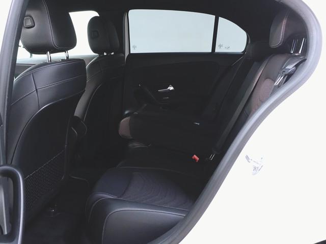 Aクラス A180 ナビゲーションパッケージ Bluetooth接続 ETC LEDヘッドライト TV アイドリングストップ クルーズコントロール コネクテッド機能 トランクスルー ナビ バックモニター フロアマット(31枚目)