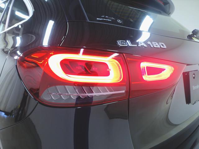 ＧＬＡクラス ＧＬＡ１８０　Ｂｌｕｅｔｏｏｔｈ接続　ＥＴＣ　ＬＥＤヘッドライト　ＴＶ　アイドリングストップ　クルーズコントロール　コネクテッド機能　サイドカメラ　シートヒーター　トランクスルー　ナビ　バックモニター　フロアマット（5枚目）