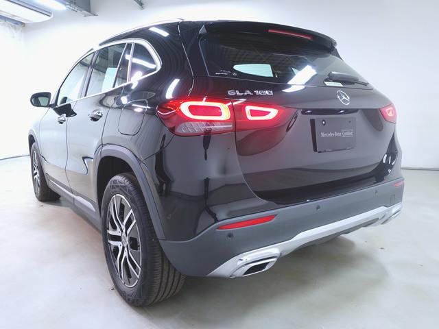 ＧＬＡクラス ＧＬＡ１８０　Ｂｌｕｅｔｏｏｔｈ接続　ＥＴＣ　ＬＥＤヘッドライト　ＴＶ　アイドリングストップ　クルーズコントロール　コネクテッド機能　サイドカメラ　シートヒーター　トランクスルー　ナビ　バックモニター　フロアマット（6枚目）