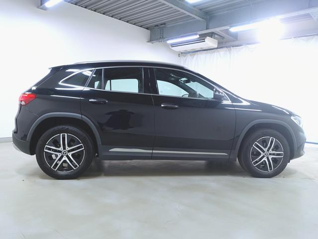 ＧＬＡクラス ＧＬＡ１８０　Ｂｌｕｅｔｏｏｔｈ接続　ＥＴＣ　ＬＥＤヘッドライト　ＴＶ　アイドリングストップ　クルーズコントロール　コネクテッド機能　サイドカメラ　シートヒーター　トランクスルー　ナビ　バックモニター　フロアマット（8枚目）