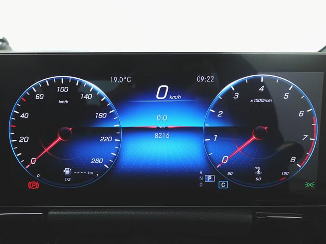 ＧＬＡクラス ＧＬＡ１８０　Ｂｌｕｅｔｏｏｔｈ接続　ＥＴＣ　ＬＥＤヘッドライト　ＴＶ　アイドリングストップ　クルーズコントロール　コネクテッド機能　サイドカメラ　シートヒーター　トランクスルー　ナビ　バックモニター　フロアマット（14枚目）