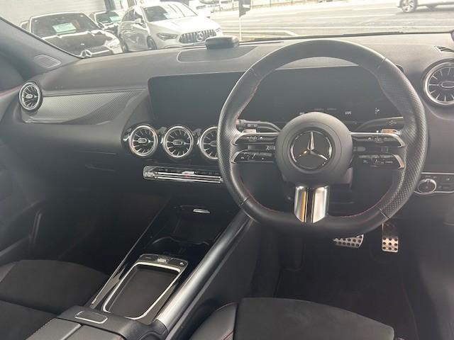 GLAクラス GLA200 d 4マチック AMGラインパッケージ AMGライン Bluetooth接続 ETC LEDヘッドライト TV アイドリングストップ クルーズコントロール シートヒーター ナビ バックモニター パワーシート(9枚目)