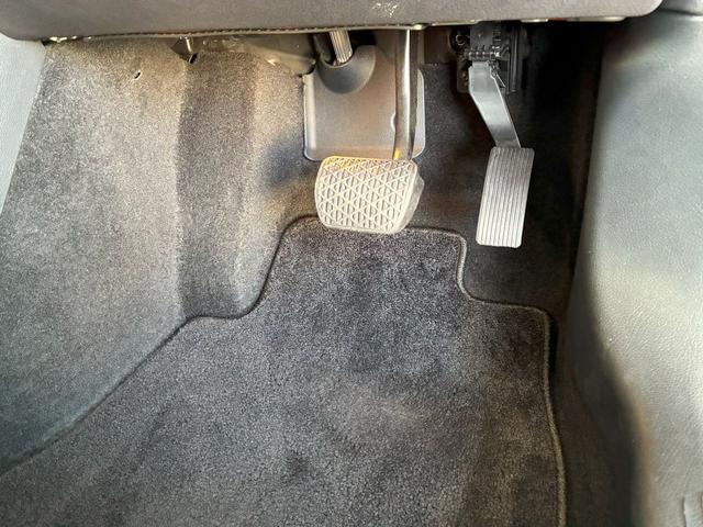 GLB GLB180 Bluetooth接続 ETC LEDヘッドライト TV アイドリングストップ クルーズコントロール シートヒーター ナビ バックモニター パワーシート フロアマット 横滑り防止装置(17枚目)