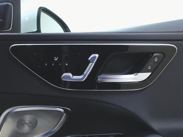 Ｃクラス Ｃ２００　アバンギャルド　リアアクスルステアリング　ＡＭＧライン　ベーシックパッケージ　レザーエクスクルーシブパッケージ　Ｂｌｕｅｔｏｏｔｈ接続　ＥＴＣ　ＬＥＤヘッドライト　ＴＶ　アイドリングストップ　クルーズコントロール　コネクテッド機能（19枚目）