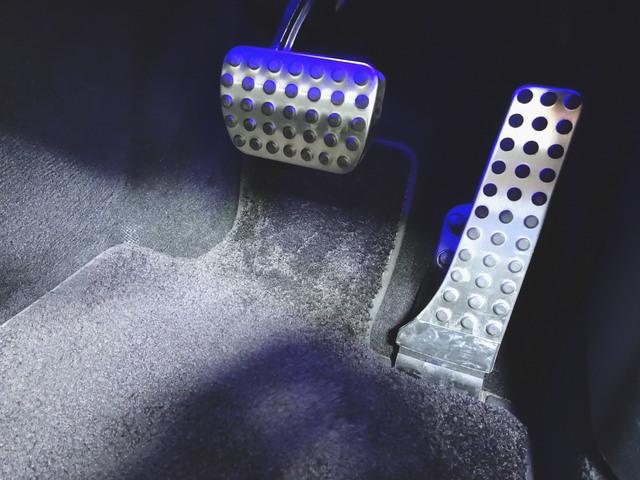 Ｅクラス Ｅ５３　４マチックプラス　エクスクルーシブパッケージ　Ｂｌｕｅｔｏｏｔｈ接続　ＥＴＣ　ＬＥＤヘッドライト　ＴＶ　アイドリングストップ　クルーズコントロール　コネクテッド機能　サイドカメラ　サンルーフ・ガラスルーフ（9枚目）