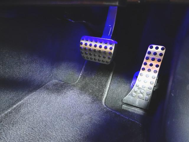 Cクラス C200 アバンギャルド AMGライン レザーエクスクルーシブパッケージ Bluetooth接続 ETC LEDヘッドライト TV アイドリングストップ クルーズコントロール コネクテッド機能 サイドカメラ サンルーフ・ガラスルーフ(9枚目)