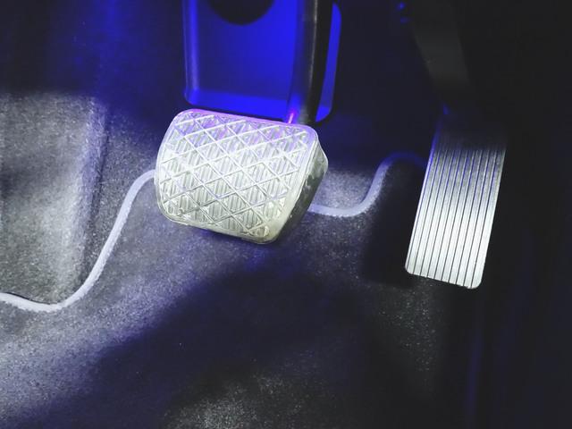 ＧＬＡクラス ＧＬＡ２００　ｄ　４マチック　Ｂｌｕｅｔｏｏｔｈ接続　ＥＴＣ　ＬＥＤヘッドライト　ＴＶ　アイドリングストップ　クルーズコントロール　コネクテッド機能　サイドカメラ　シートヒーター　トランクスルー　ナビ　バックモニター　パワーシート（9枚目）