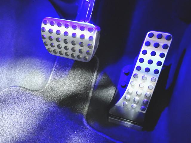 Ｃクラス Ｃ２００　アバンギャルド　リアアクスルステアリング　ＡＭＧラ　イン　ベーシックパッケージ（9枚目）