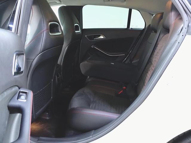 ＣＬＡクラス シューティングブレーク ＣＬＡ１８０　シューティングブレーク　ＡＭＧスタイル　ＡＭＧプレミアムパッケージ　レーダーセーフティパッケージ　Ｂｌｕｅｔｏｏｔｈ接続　ＣＤ　ＤＶＤ再生　ＥＴＣ　ＬＥＤヘッドライト　ＴＶ　アイドリングストップ　クルーズコントロール（33枚目）