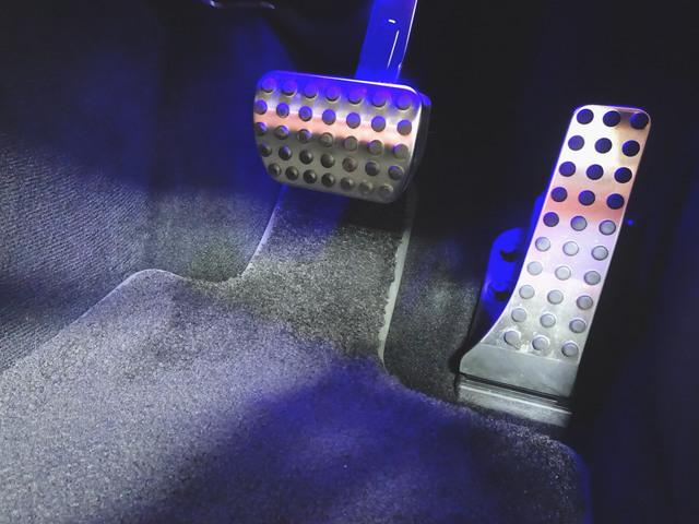 Ｃクラス Ｃ２００　アバンギャルド　ＡＭＧラインパッケージ　ベーシックパッケージ　レザーエクスクルーシブパッケージ　Ｂｌｕｅｔｏｏｔｈ接続　ＥＴＣ　ＬＥＤヘッドライト　ＴＶ　アイドリングストップ　クルーズコントロール　コネクテッド機能（9枚目）