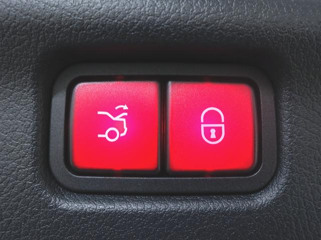 Ｃクラス Ｃ２００　アバンギャルド　ＡＭＧラインパッケージ　ベーシックパッケージ　レザーエクスクルーシブパッケージ　Ｂｌｕｅｔｏｏｔｈ接続　ＥＴＣ　ＬＥＤヘッドライト　ＴＶ　アイドリングストップ　クルーズコントロール　コネクテッド機能（25枚目）