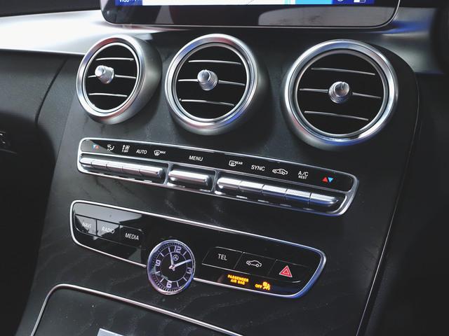 Ｃクラス Ｃ２２０　ｄ　ローレウスエディション　スポーツプラスパッケージ　レザーエクスクルーシブパッケージ　Ｂｌｕｅｔｏｏｔｈ接続　ＥＴＣ　ＬＥＤヘッドライト　ＴＶ　アイドリングストップ　クルーズコントロール　コネクテッド機能　サイドカメラ（18枚目）