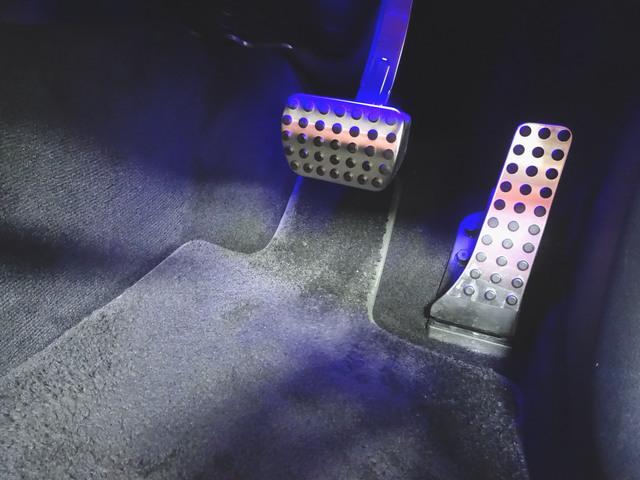 Ｃクラス Ｃ２００　アバンギャルド　ＡＭＧラインパッケージ　ベーシックパッケージ　レザーエクスクルーシブパッケージ　Ｂｌｕｅｔｏｏｔｈ接続　ＥＴＣ　ＬＥＤヘッドライト　ＴＶ　アイドリングストップ　クルーズコントロール　コネクテッド機能（9枚目）