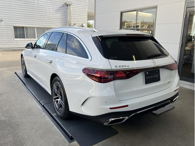 Ｅクラスステーションワゴン Ｅ２２０　ｄ　ステーションワゴン　アバンギャルド　ＡＭＧライ　ンパッケージ　アドバンスドパッケージ　デジタルインテリアパッケージ　レザーエクスクルーシブパッケージ（4枚目）