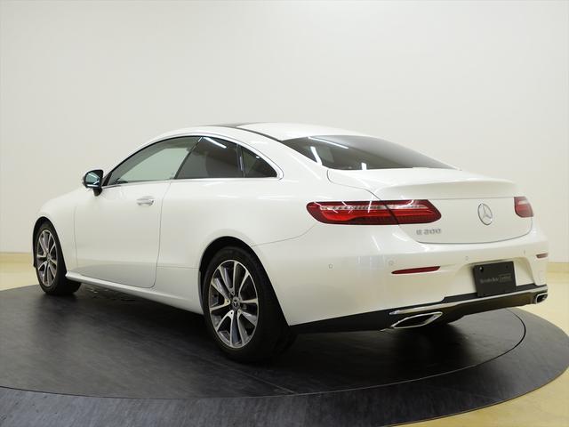 Eクラス E200 クーペ レザーパッケージ Bluetooth接続 ETC LEDヘッドライト TV アイドリングストップ クルーズコントロール コネクテッド機能 サイドカメラ サンルーフ・ガラスルーフ シートヒーター(4枚目)