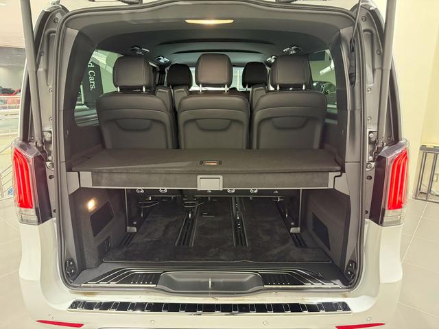 Ｖクラス Ｖ２２０　ｄ　エクストラロング　ＡＭＧラインパッケージ　３列シート　Ｂｌｕｅｔｏｏｔｈ接続　ＤＶＤ再生　ＥＴＣ　ＬＥＤヘッドライト　ＴＶ　アイドリングストップ　クルーズコントロール　コネクテッド機能　サイドカメラ　シートヒーター（10枚目）