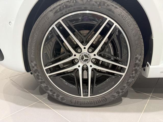 Ｖクラス Ｖ２２０　ｄ　エクストラロング　ＡＭＧラインパッケージ　３列シート　Ｂｌｕｅｔｏｏｔｈ接続　ＤＶＤ再生　ＥＴＣ　ＬＥＤヘッドライト　ＴＶ　アイドリングストップ　クルーズコントロール　コネクテッド機能　サイドカメラ　シートヒーター（14枚目）