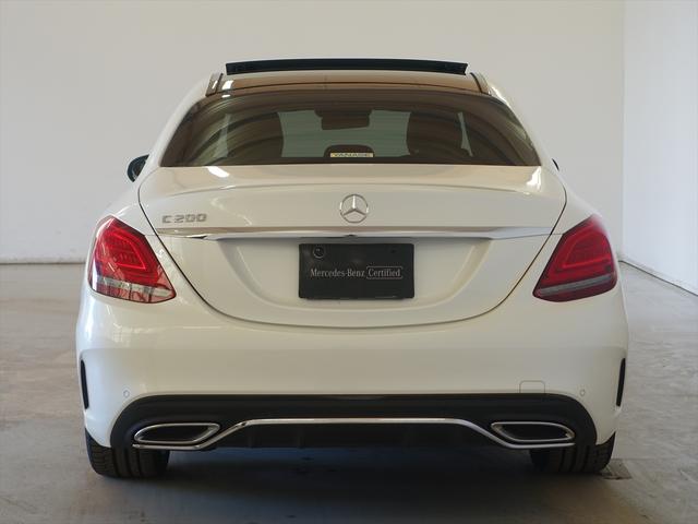 ヤナセの中古車は、すべて第三者検査専門機関（ＡＩＳ）によって、内外装から機関にいたるまで公正かつ厳正に検査されます。検査後、経験豊富なスタッフが、記録簿の確認、ＣＰＵ診断テストなどを実施いたします。