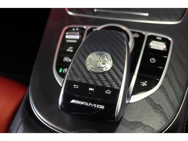 Ｅクラス Ｅ２００　カブリオレ　スポーツ　レザーＰＫＧ　赤帆　赤黒革　シートヒーター　エアスカーフ　純正ナビ　フルセグＴＶ　ＣａｒＰｌａｙ　ＨＵＤ　Ｂｕｒｍｅｓｔｅｒサウンド　マルチビームＬＥＤ　ＡＭＧエアロ＆１９インチＡＷ　２年保証（17枚目）