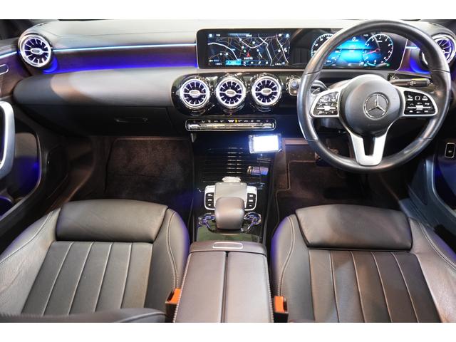 Ａクラスセダン Ａ２５０　４マチックセダン　レザーＥＸＣ＆アドバンスド＆ナビＰＫＧ　黒革　サンルーフ　シートヒーター　ＭＢＵＸナビ　フルセグＴＶ　ＨＵＤ　３６０カメラ　ワイヤレスチャージ　アドバンスドサウンド　１７インチＡＷ　２年保証（4枚目）