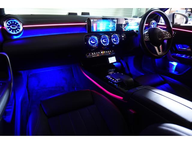 Ａクラスセダン Ａ２５０　４マチックセダン　レザーＥＸＣ＆アドバンスド＆ナビＰＫＧ　黒革　サンルーフ　シートヒーター　ＭＢＵＸナビ　フルセグＴＶ　ＨＵＤ　３６０カメラ　ワイヤレスチャージ　アドバンスドサウンド　１７インチＡＷ　２年保証（5枚目）