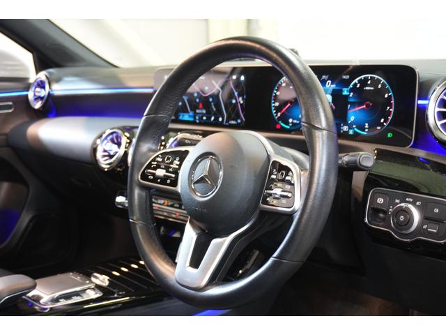 Ａクラスセダン Ａ２５０　４マチックセダン　レザーＥＸＣ＆アドバンスド＆ナビＰＫＧ　黒革　サンルーフ　シートヒーター　ＭＢＵＸナビ　フルセグＴＶ　ＨＵＤ　３６０カメラ　ワイヤレスチャージ　アドバンスドサウンド　１７インチＡＷ　２年保証（11枚目）