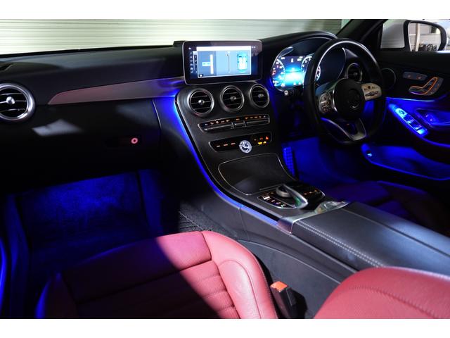 Ｃクラス Ｃ１８０カブリオレスポーツ　レザーエクスクルーシブＰＫＧ　後期　赤幌　赤革　シートヒーター　エアスカーフ　フルセグＴＶ　ＨＵＤ　バックカメラ　ＣａｒＰｌａｙ　Ｍｅコネクト　ＬＥＤライト　ＡＭＧエアロ＆１９インチＡＷ　２年保証（5枚目）