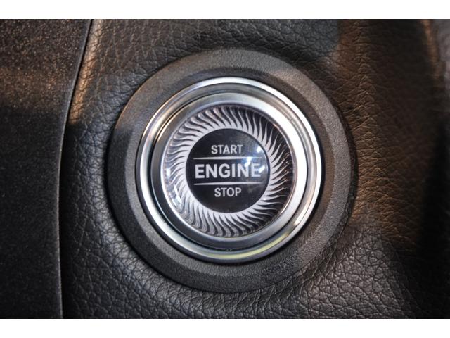 Ｃクラス Ｃ１８０カブリオレスポーツ　レザーエクスクルーシブＰＫＧ　後期　赤幌　赤革　シートヒーター　エアスカーフ　フルセグＴＶ　ＨＵＤ　バックカメラ　ＣａｒＰｌａｙ　Ｍｅコネクト　ＬＥＤライト　ＡＭＧエアロ＆１９インチＡＷ　２年保証（8枚目）