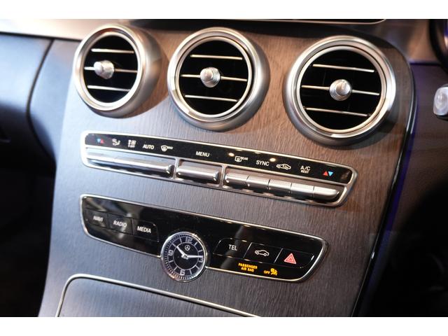 Ｃクラス Ｃ１８０カブリオレスポーツ　レザーエクスクルーシブＰＫＧ　後期　赤幌　赤革　シートヒーター　エアスカーフ　フルセグＴＶ　ＨＵＤ　バックカメラ　ＣａｒＰｌａｙ　Ｍｅコネクト　ＬＥＤライト　ＡＭＧエアロ＆１９インチＡＷ　２年保証（21枚目）