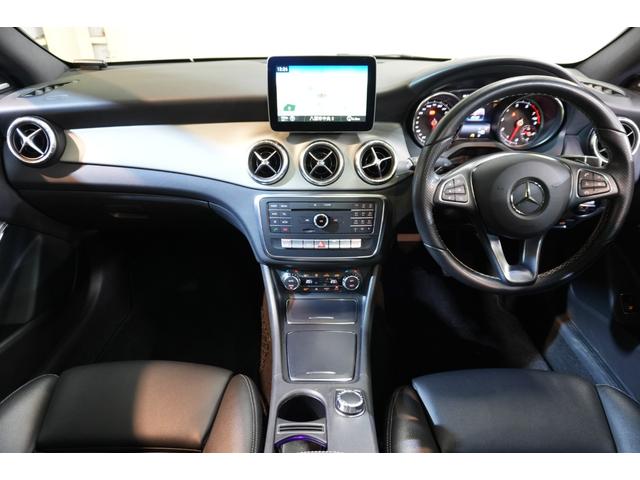 CLAクラス CLA220 4マチック プレミアム&RSP 黒革 シートヒーター パノラマSR 純正ナビ フルセグTV CarPlay Bカメラ ハーマンカードン マルチカラーアンビエント LEDヘッド ハンズフリーアクセス 2年保証(4枚目)