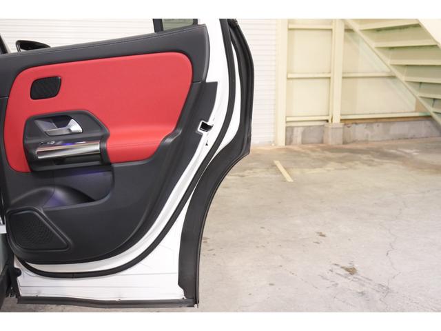 GLAクラス GLA200d 4M AMGレザエクスクルーシブP アドバンスドPKG 1オーナー 赤黒革 パノラマSR MBUXナビ 360カメラ HUD アドバンスドサウンド マルチビームLED 自動Rゲート/ハンズフリーA AMGエアロ&19AW 2年保証(56枚目)