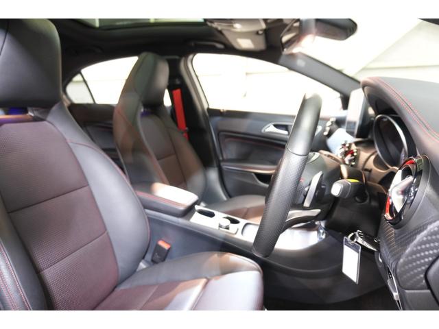 使用感も少なくきれいな状態を保ったレザーシートを装備！メモリー機能付きパワーシート＆ランバーサポートも備わり、シートヒーターもございますので、快適にお乗りいただけます！