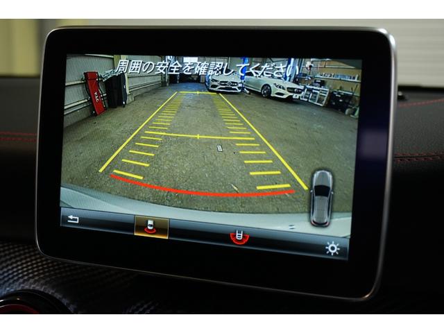 バックカメラを搭載！前後バンパーには音とインジケーターにより障害物を知らせるパークトロニックセンサーもございますので、安全な駐車をサポートいたします！