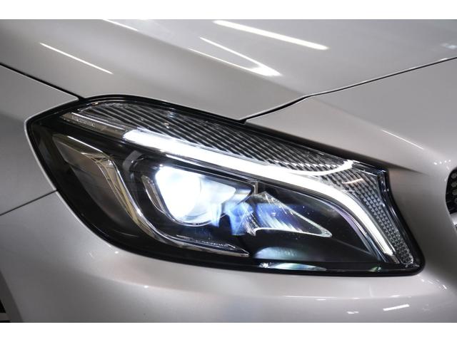 視認性に優れるＬＥＤヘッドライトを装備！オートライトは勿論、自動で照射角を調整するインテリジェントライト＆アダプティブハイビームアシストを装備しております！