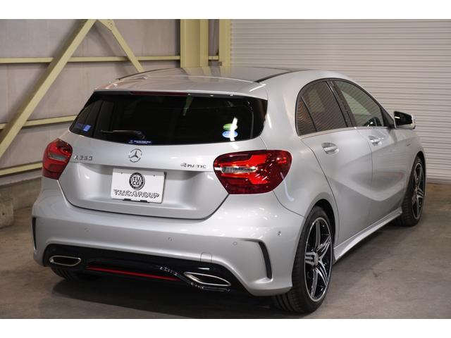 【大型ガレージ完備！天候を気にせずお車をご覧頂く事が可能です！】