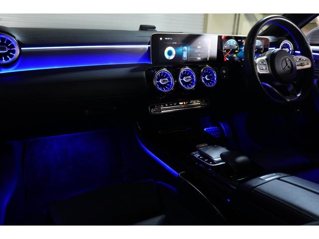 Aクラスセダン A250 4マチックセダンAMGレザエクスクルシブP アドバンスド&ナビPKG 黒灰革 サンルーフ シートヒーター MBUXナビ フルセグTV HUD 360カメラ ワイヤレスチャージ アドバンスドサウンド AMGエアロ&18インチAW 2年保証(5枚目)