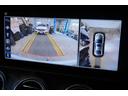上からの視点にて駐車スペースの視認が可能な360°カメラを搭載!前後バンパーには音とインジケーターにより障害物を知らせるパークトロニックセンサーもございますので、安全な駐車をサポートいたします!