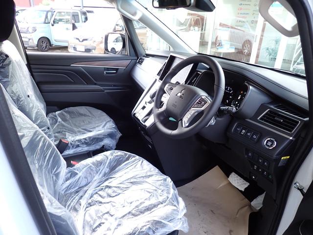 デリカＤ：５ Ｐ　メーカー保証　ステップ付　ナビ取付ＰＫＧ　１１インチナビ　ＡｐｐｌｅＣａｒＰｌａｙ　全方位カメラ　Ｐリアゲート　レーダークルーズ　パワーシート　ＢＳＭ　両側電動スライドドア　オートホールド（28枚目）